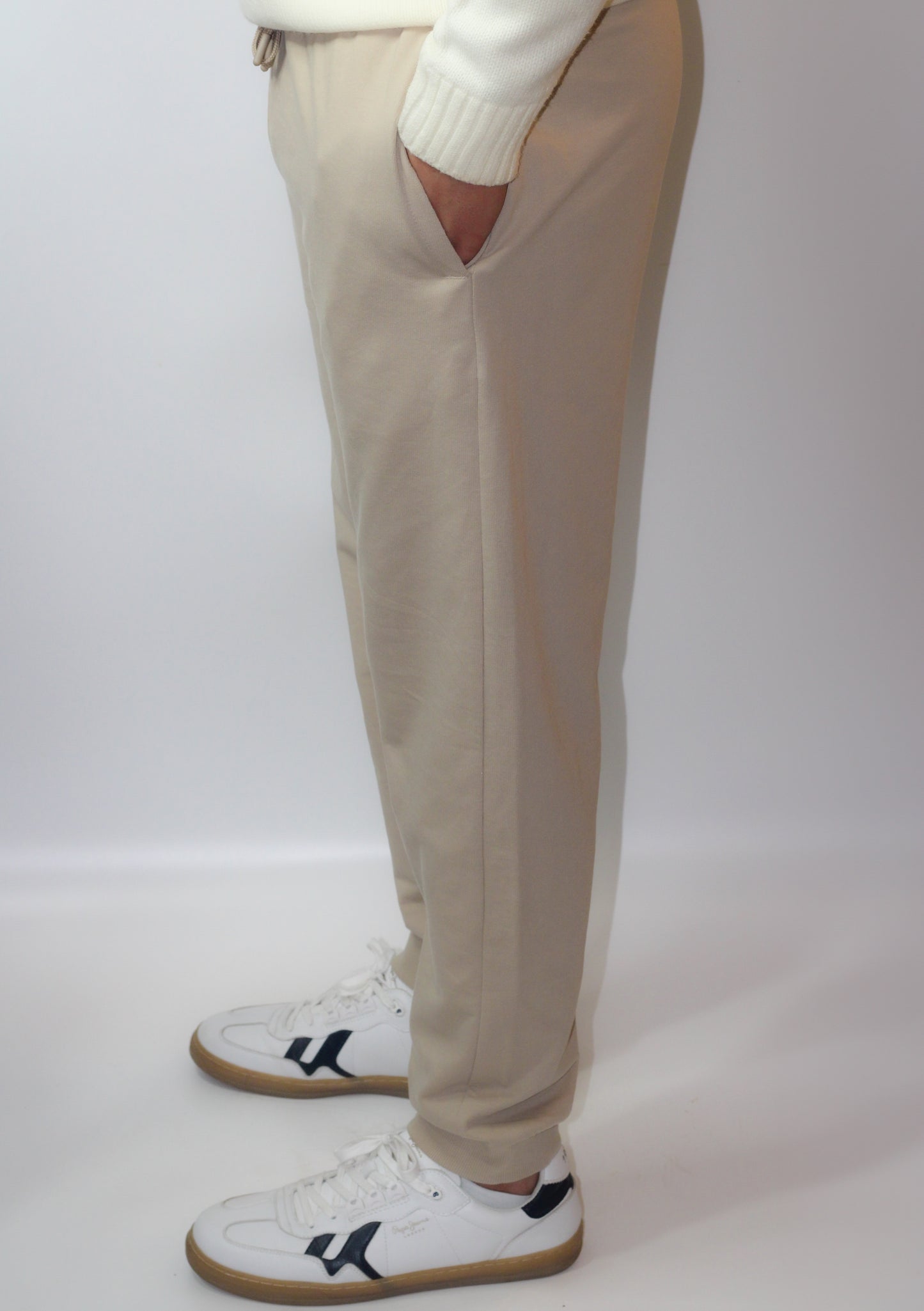 Montx Off-White Joggers – Minimal Look, Maximum Comfort
